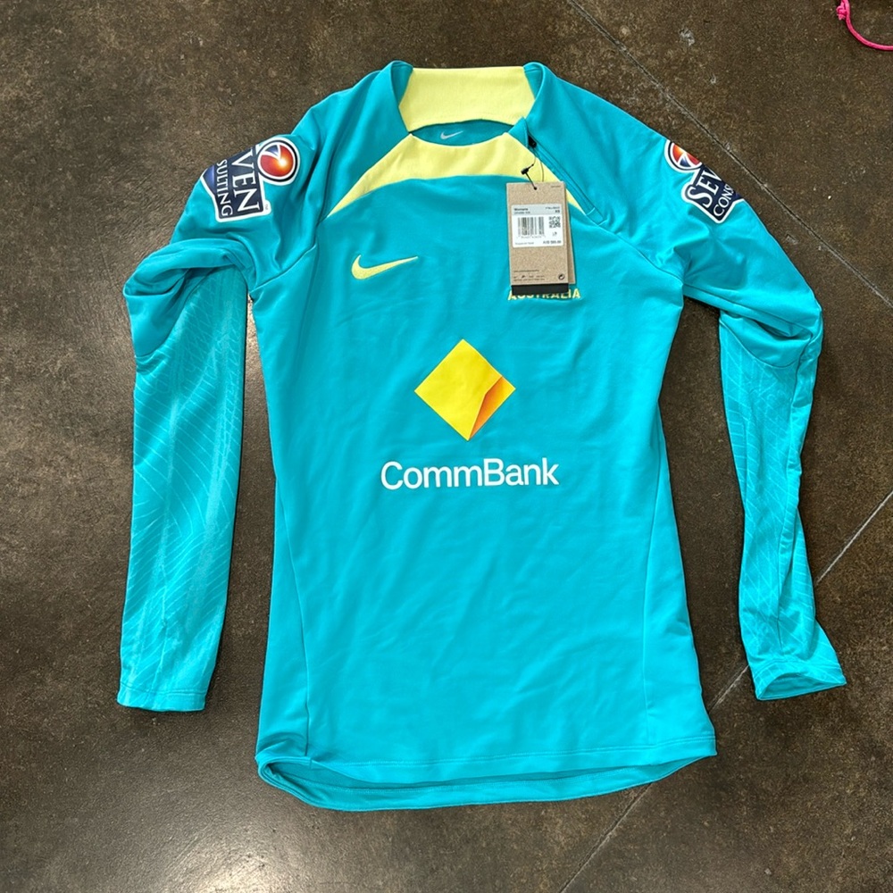 Nike women’s shirt